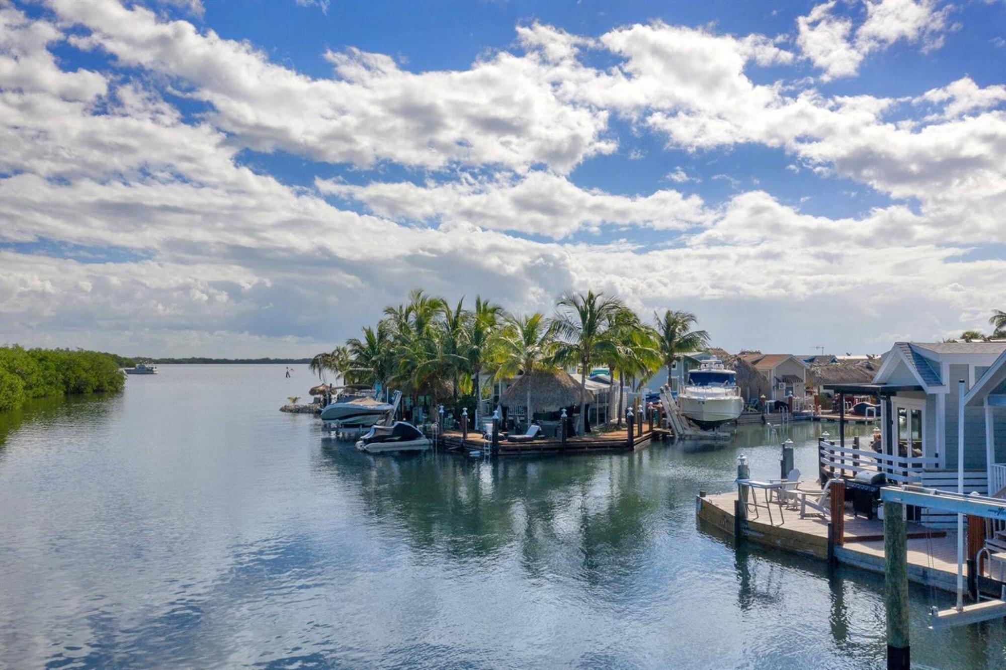 Tiny Home On Waterfront, Bay Views, Deck, Pool Jewfish Стая снимка