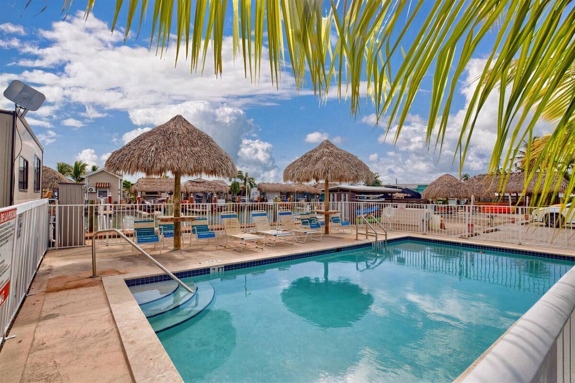Tiny Home On Waterfront, Bay Views, Deck, Pool Jewfish Стая снимка